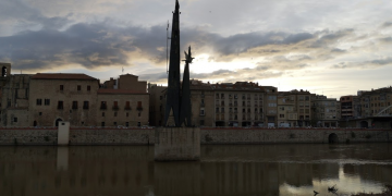 Vox reclama la permanència del monument feixista de Tortosa