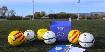 ‘Tots som un equip’ reparteix més de 3.500 pilotes entre els clubs catalans