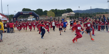 Gran acollida del cros escolar en horari lectiu del Col·legi Sagrada Família de Tortosa