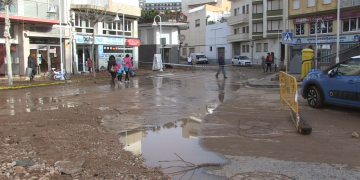 L’Ampolla s’inunda per l’aigua dels barrancs i desapareixen les muscleres del Fangar