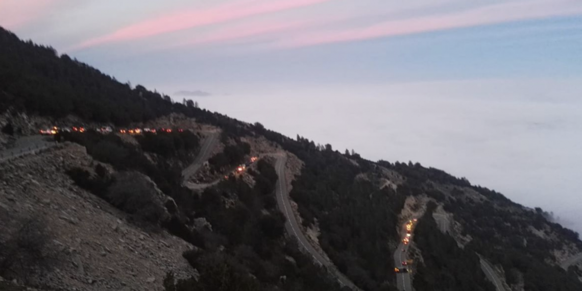 La boira no atura l’acció d’unitat d’il·luminar els Ports per la llibertat