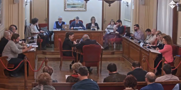 El ple d’Amposta aprova actualitzar les instal·lacions de la piscina municipal