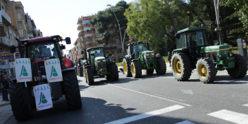 Tractorada a Tortosa per reivindicar uns preus justos