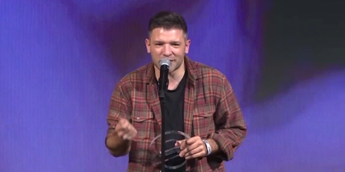 Joan Rovira guanya el premi Enderrock a la millor cançó d’autor amb ‘Sota el teu balcó’