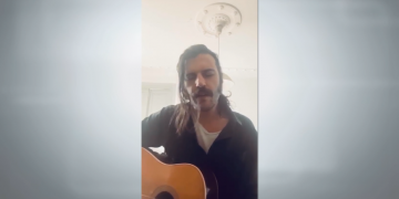 Xarim Aresté interpreta ‘Vull viure d’aventures’ al festival Monstres de l’Ebre