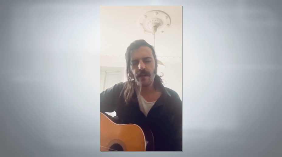 Xarim Aresté interpreta ‘Vull viure d’aventures’ al festival Monstres de l’Ebre