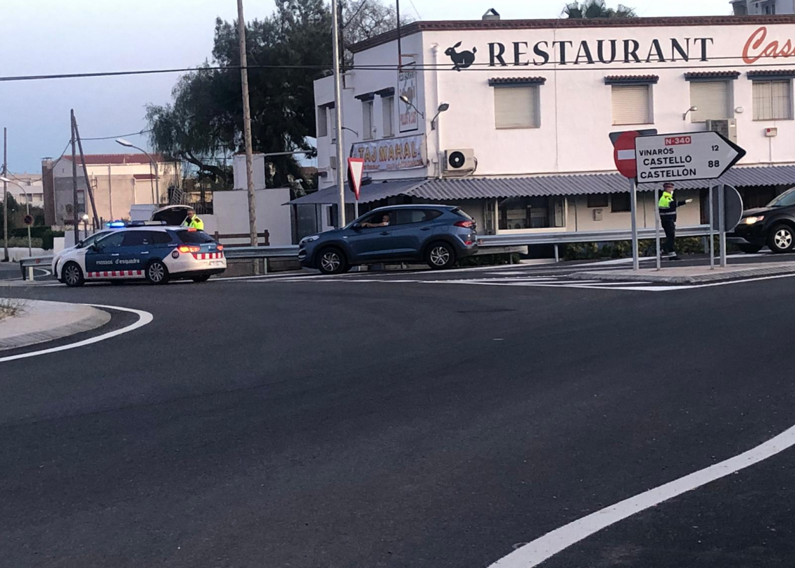 Alcanar torna a confinar les zones turístiques per la possible arribada de vehicles
