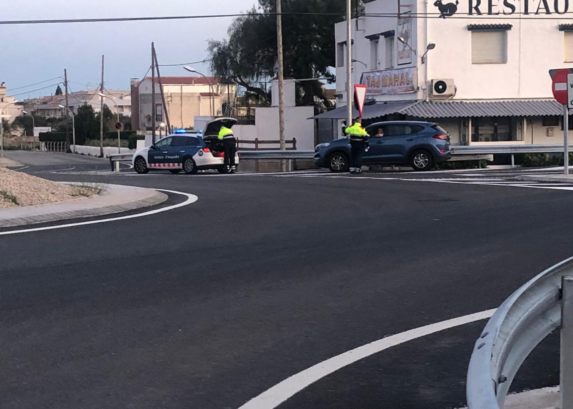 Alcanar torna a confinar les zones turístiques per la possible arribada de vehicles