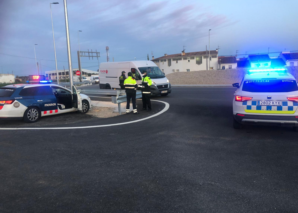 Alcanar torna a confinar les zones turístiques per la possible arribada de vehicles