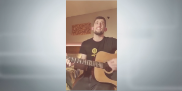 Setrill canta ‘Companys’ a Monstres de l’Ebre