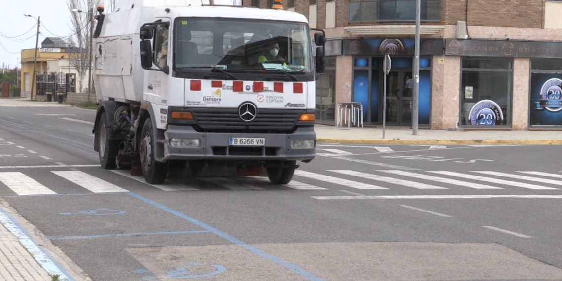 Deltebre intensifica la neteja i desinfecció de la via pública