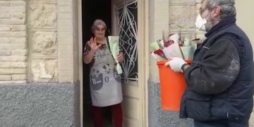 La Fatarella porta roses a totes les cases i llibres als xiquets per celebrar Sant Jordi