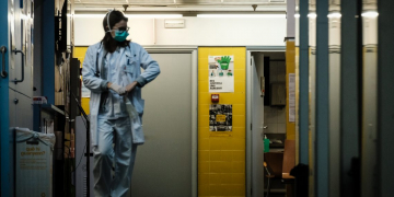 Una persona morta i dos casos nous de coronavirus, balanç del dimarts a les Terres de l’Ebre