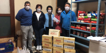 L’organització de la ‘Pujada al Montsià’ fa una donació econòmica i d’aliments a Càritas i a Serveis Socials d’Alcanar