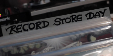 Una botiga de discos de Tortosa es reinventa venent txecs regal a bescanviar un cop s’acabi el confinament