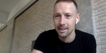 Manel Villarroya, entrenador del Club Patí l’Aldea, participa en una jornada solidària contra el coronavirus