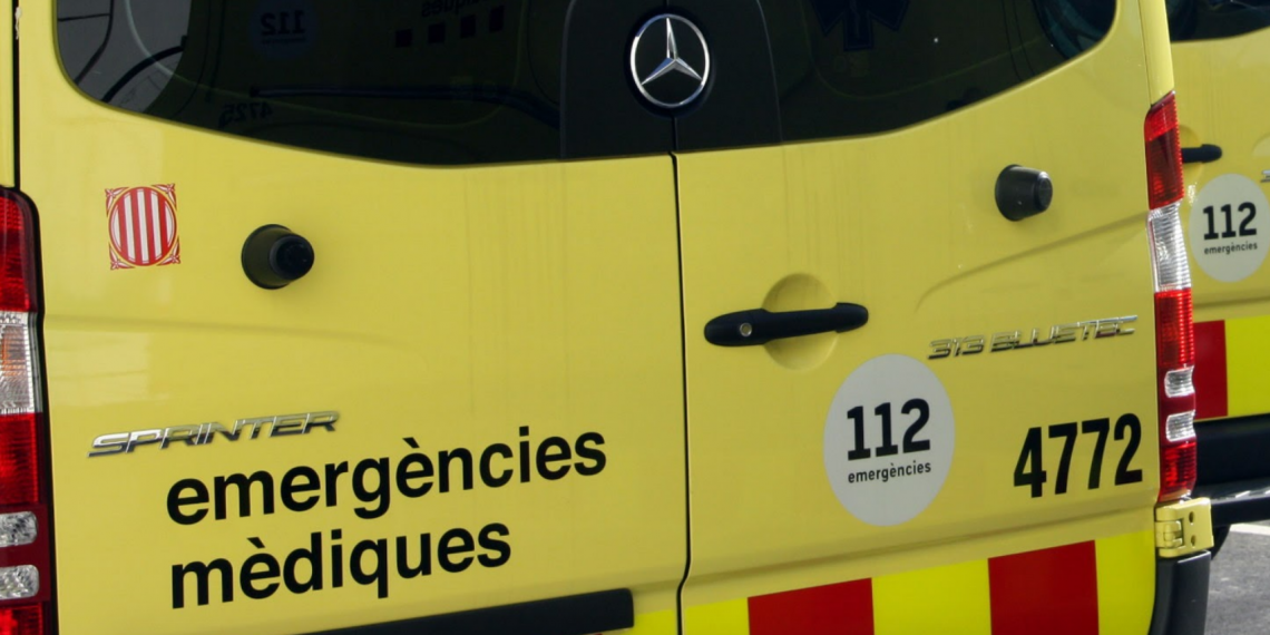 Un ferit greu i un altre de poca gravetat en l’incendi d’una embarcació al port de Deltebre