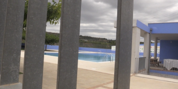 Móra la Nova no obrirà la piscina municipal aquest estiu