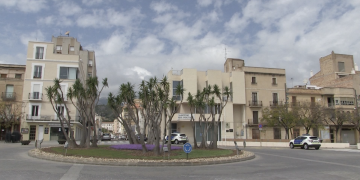El brot originat al claustre de professors del Perelló deixa sis positius a la Ràpita