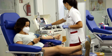 El Banc de Sang afronta l’estiu amb les reserves “baixes”