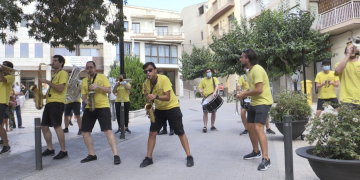 Vermut musical a Flix amb la Xaranga Tocabemolls