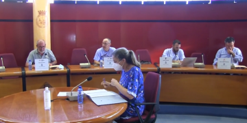 Roquetes retira tots els honors a Joan Carles, amb l’únic vot en contra de C’s