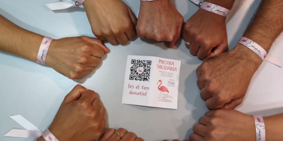 Amposta adquireix 800 polseres solidàries per la investigació del càncer de mama