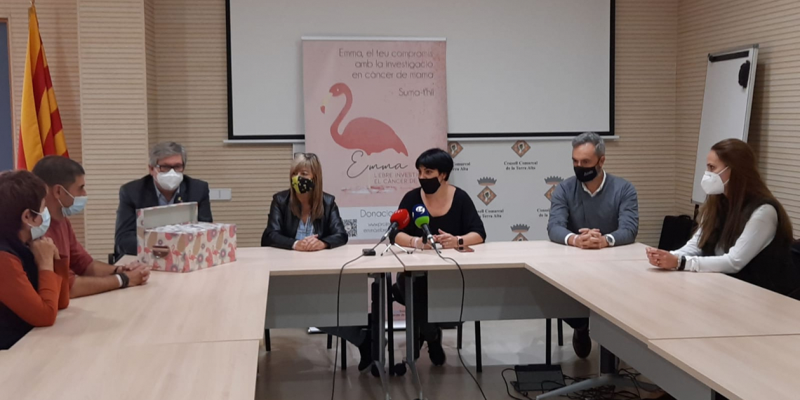 Els consells comarcals adquireixen 2.000 polseres solidàries pel projecte Emma