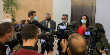 Tremosa avança que s’estudiarà una obertura parcial de bars i restaurants