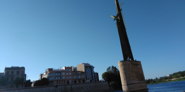 Meritxell Roigé remarca que el monument franquista es pot retirar sense la descatalogació patrimonial que farà el consistori