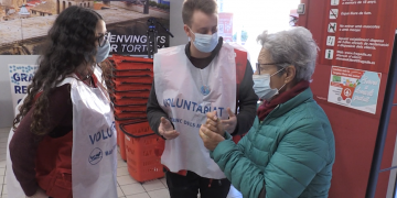 Els voluntaris s’incorporen al Gran Recapte d’Aliments per animar a les donacions