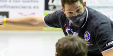 El partit de l’Unión Financiera Balonmano Base Oviedo, entrenat per Toni Malla, i l’Avilesina, ajornat