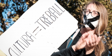 El sector cultural surt al carrer per reclamar que els deixin treballar