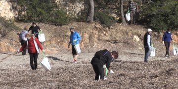 Neteja de platges a l’Ametlla de Mar organitzada pel Consell Local per la República