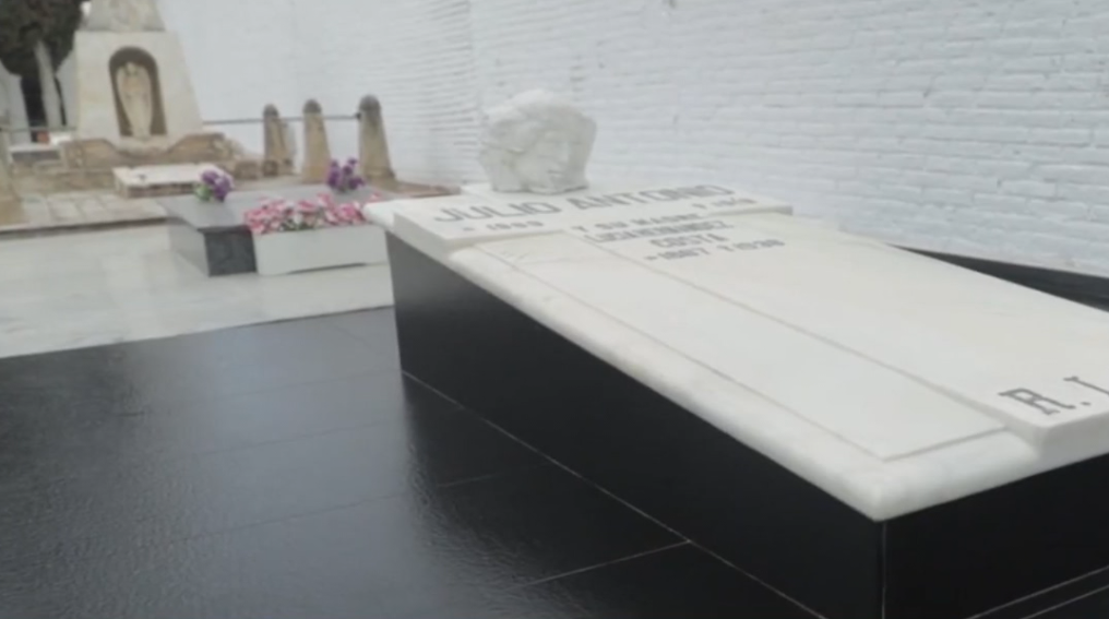 Un llibre-guia reivindica els cementiris i el patrimoni funerari del Camp i l’Ebre