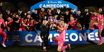 La UE Llagostera d’Andreu Guiu fa història aixecant la seva primera Copa RFEF