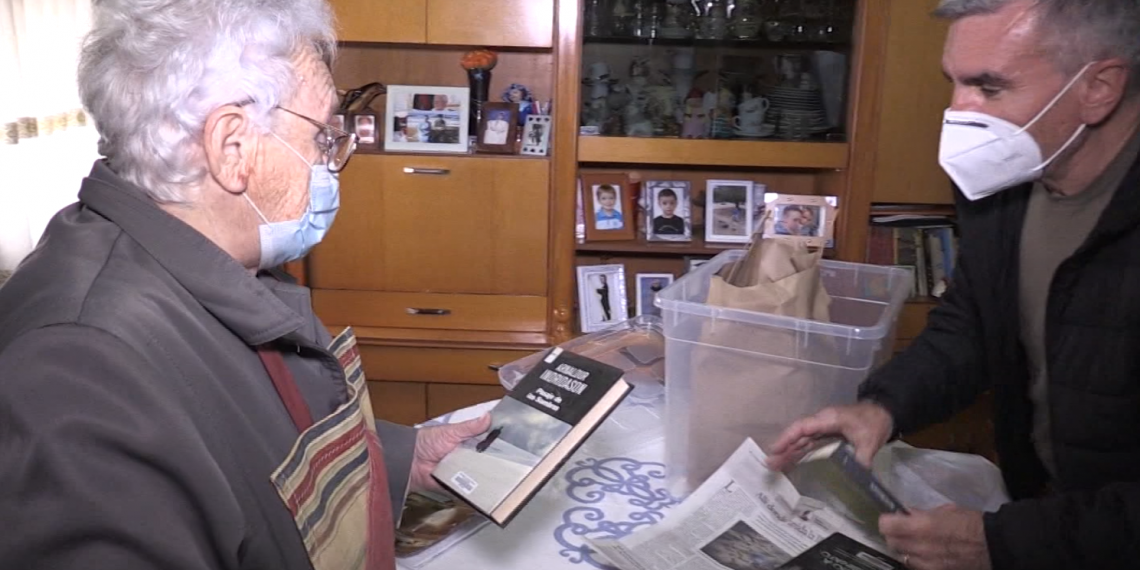 La biblioteca de la Ràpita ofereix el préstec a domicili per a persones amb mobilitat reduïda