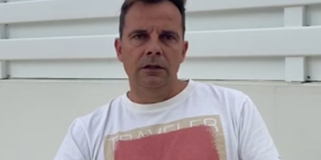 Carlos Alós i l’Enosis Neon Paralimni afronten un calendari amb rivals directes per la permanència