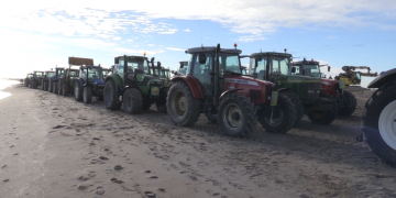 Tractorada d’Unió de Pagesos per reclamar mesures urgents per salvar el Delta