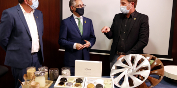 Oryzite, el nou material creat a partir de clofolles d’arròs que vol competir amb el plàstic