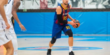 Jaume Sorolla contribueix amb 15 punts a la victòria del Barça B