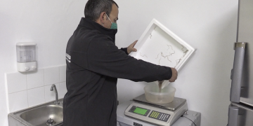 Els pescadors de Sant Jaume d’Enveja ja venen angules