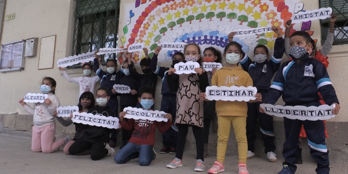 L’escola de Remolins commemora la pau i la no violència