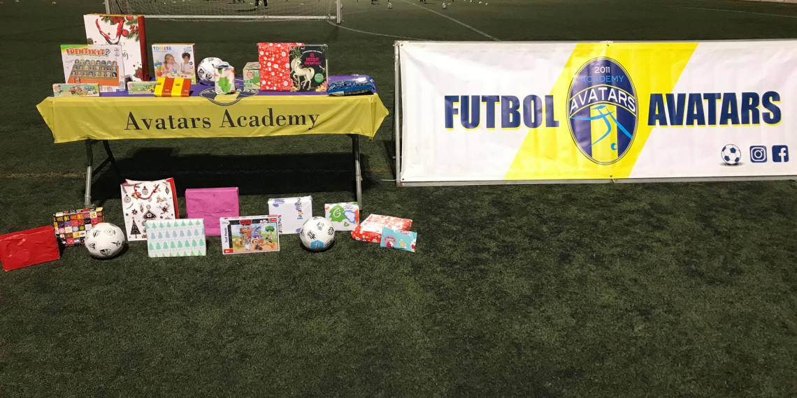L’Avatars Academy entrega joguines a la Creu Roja de Deltebre