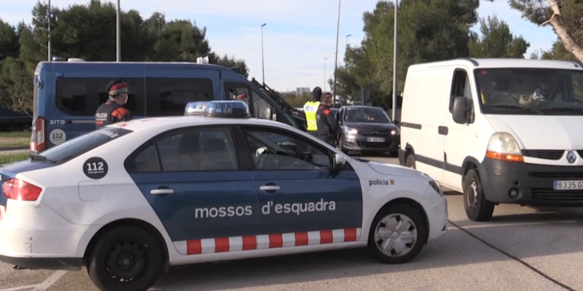 Els Mossos d’Esquadra reforcen els controls a l’AP-7 per evitar desplaçaments ‘injustificats’