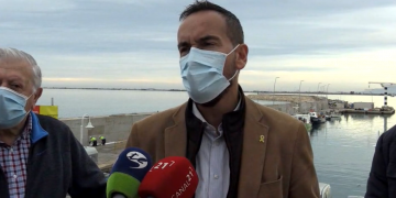 Junts es compromet a allargar el tacó de la bocana del port de l’Ampolla