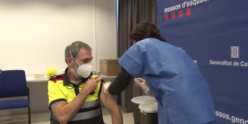 Comença la vacunació dels agents dels Mossos a l’Ebre