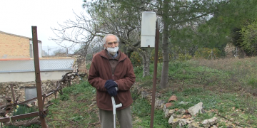 Josep Lleixà acull una estació meteorològica a Godall des de fa 50 anys