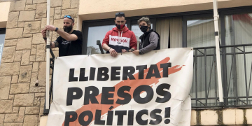 La JEZ ordena a l’Ajuntament de la Torre de l’Espanyol retirar l’estelada i la pancarta de suport als presos