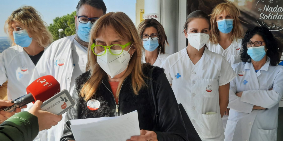 Concentració a les portes de l’HTVC en contra de la precarització del sistema sanitari